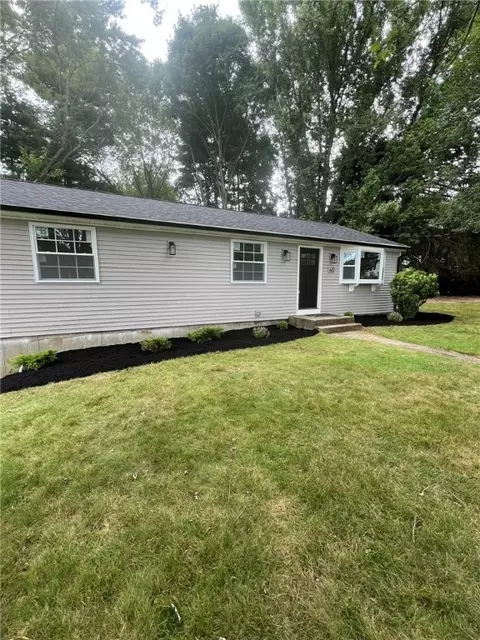 40 Deerfield Dr, West Warwick, RI 02893