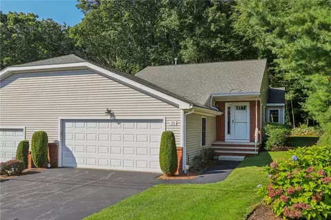 12 Lees Farm Commons Dr, North Providence, RI 02904