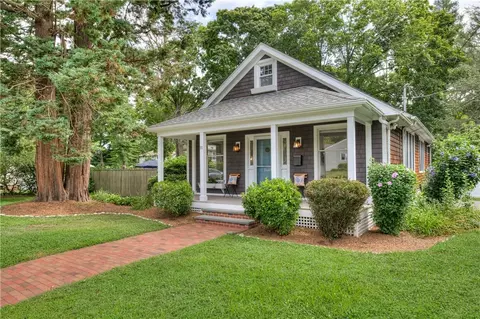 11 Richard St, Barrington, RI 02806