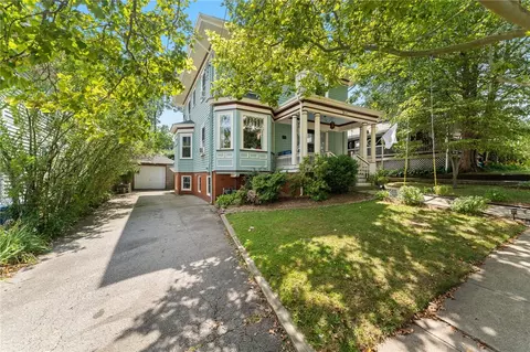 44 Arnold Ave, Cranston, RI 02905