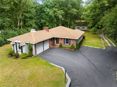 94 Wilbur Rd, Lincoln, RI 02865