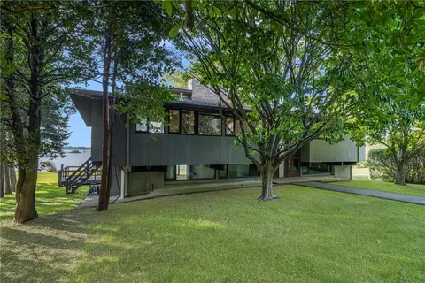 119 Musselbed Shoal Rd, Portsmouth, RI 02871