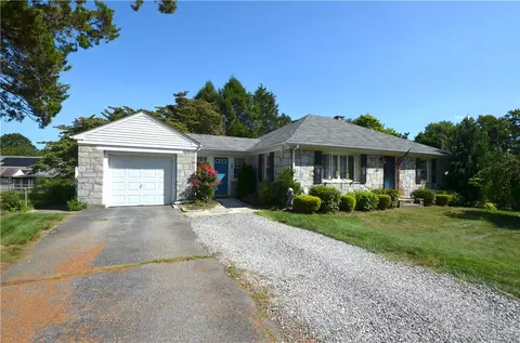 28 Litzen Rd, North Smithfield, RI 02896