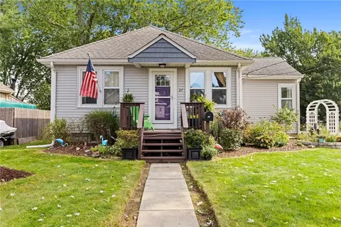 27 Church Ave, Warwick, RI 02889