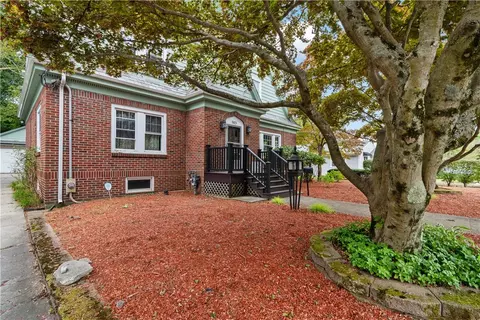 503 Woodland Rd, Woonsocket, RI 02895