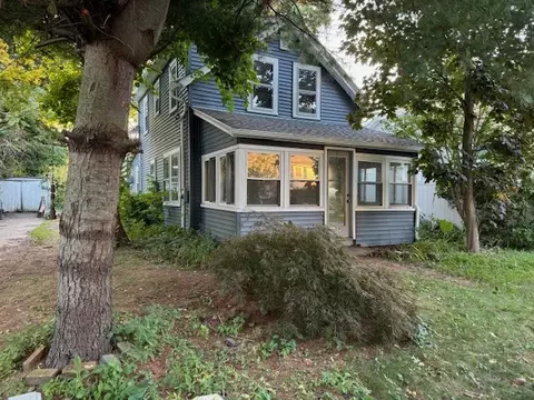 7 Pevear Ave, Warwick, RI 02886