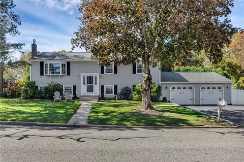 44 Juniper Dr, West Warwick, RI 02893