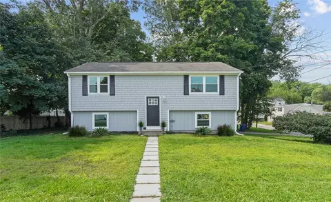 7 Curry Pl, Warwick, RI 02889