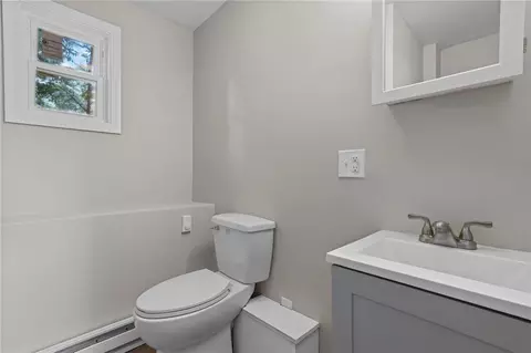 Bath - 7 Curry Pl, Warwick, RI 02889 photo 4 of 5