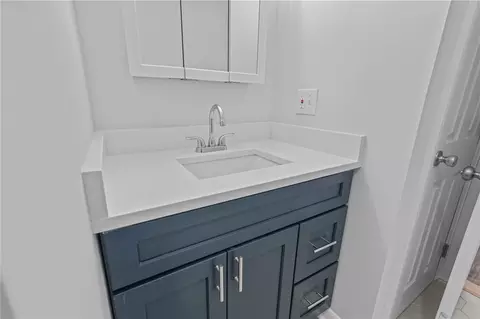 Bath - 7 Curry Pl, Warwick, RI 02889 photo 3 of 5