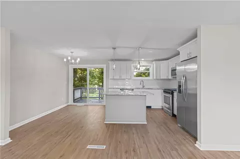 Living - 7 Curry Pl, Warwick, RI 02889 photo 2 of 7
