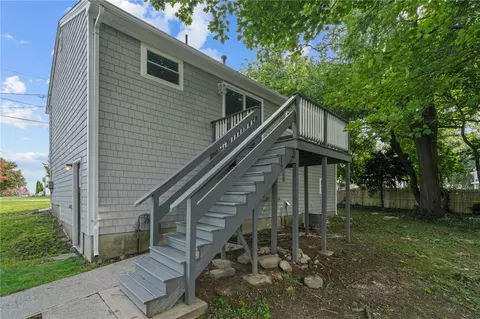 Exterior - 7 Curry Pl, Warwick, RI 02889 photo 2 of 5