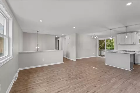 Living - 7 Curry Pl, Warwick, RI 02889 photo 3 of 7