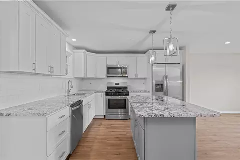 Kitchen - 7 Curry Pl, Warwick, RI 02889 photo 1 of 2