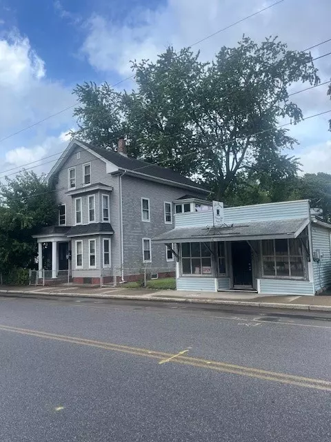 124 Providence St, Woonsocket, RI 02895