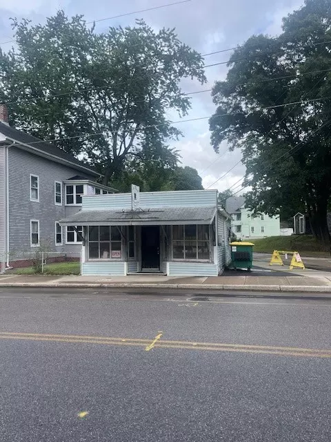 124 Providence St, Woonsocket, RI 02895 photo 3