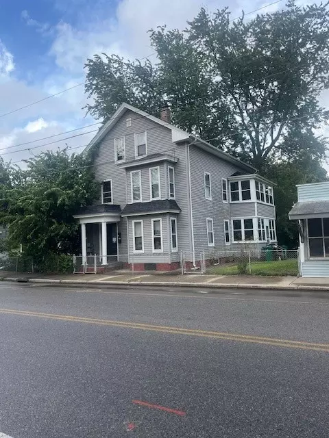 124 Providence St, Woonsocket, RI 02895 photo 2