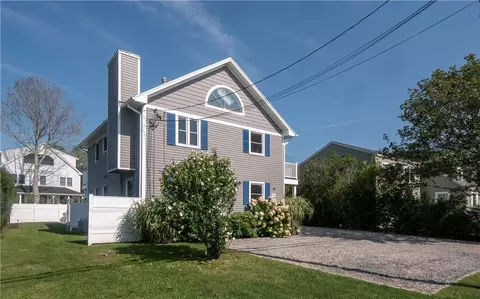 90 Wolcott Ave, Middletown, RI 02842