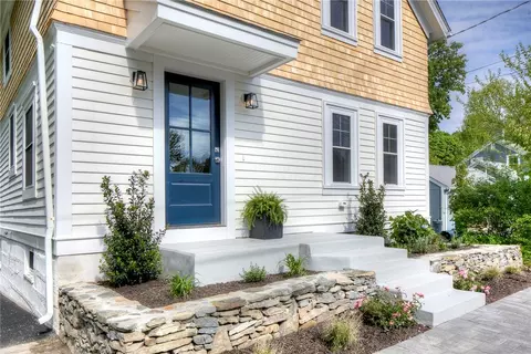 65 Walnut Rd, Barrington, RI 02806
