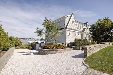 164 Eustis Ave, Newport, RI 02840