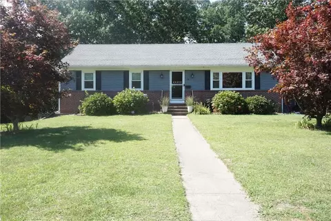 24 Bethany Ln, North Kingstown, RI 02852