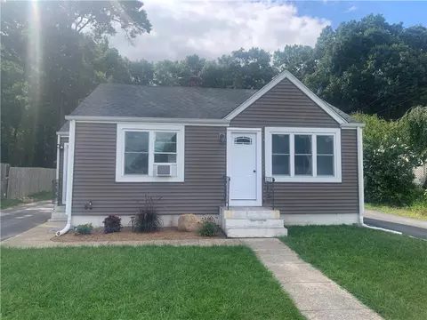 240 Knotty Oak Rd, Coventry, RI 02816