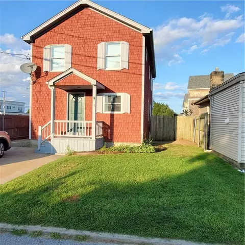 8 Thorpe Ave, Portsmouth, RI 02871