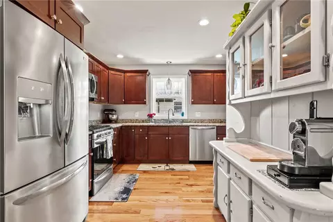 70 Everett St, Pawtucket, RI 02861 photo 10