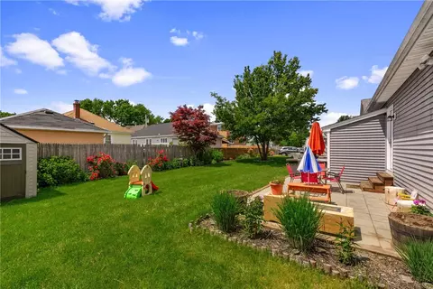70 Everett St, Pawtucket, RI 02861 photo 4