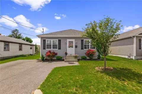 70 Everett St, Pawtucket, RI 02861 photo 2