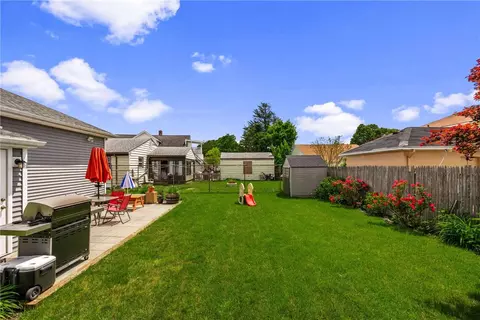 70 Everett St, Pawtucket, RI 02861 photo 24