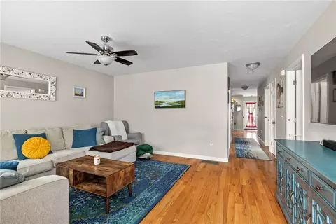 70 Everett St, Pawtucket, RI 02861 photo 7