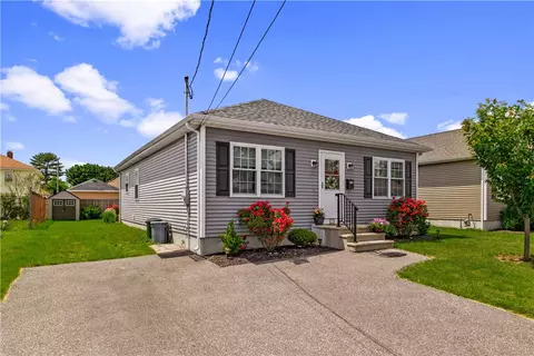 70 Everett St, Pawtucket, RI 02861 photo 3