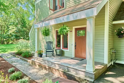 1114 Great Rd, Lincoln, RI 02865
