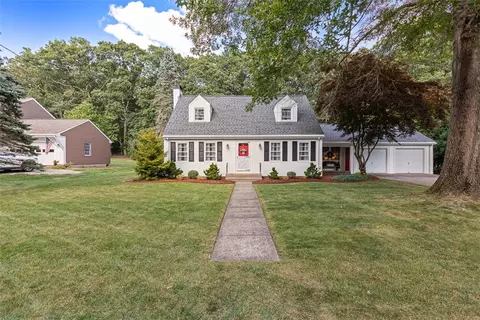 22 Arnold Dr, Cumberland, RI 02864