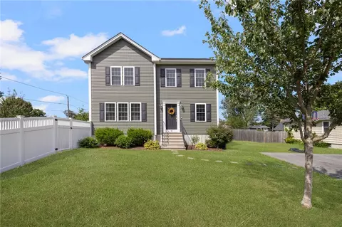 33 Oakdale St, Warwick, RI 02888