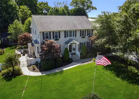 8 Mason Dr, Cumberland, RI 02864