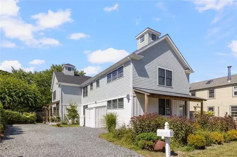 8 Clinton Ave #2, Jamestown, RI 02835
