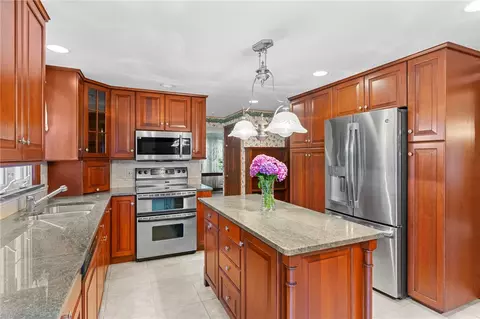 4 Plum Tree Ln, Coventry, RI 02816 photo 8