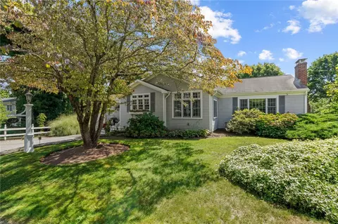 27 Church St, Barrington, RI 02806