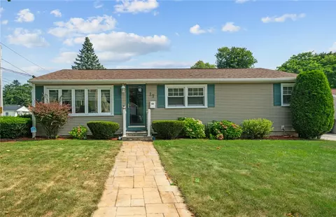 17 Palm St, North Providence, RI 02904