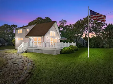 138 Lake Ave, South Kingstown, RI 02879