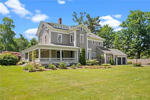 95 Governor Bradford Dr, Barrington, RI 02806