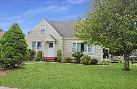 7 Marriott Ave, Westerly, RI 02891