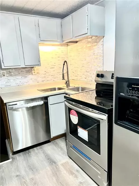 40 Paradis Ave, Woonsocket, RI 02895 photo 4