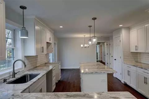 123 Circuit Dr, Narragansett, RI 02882