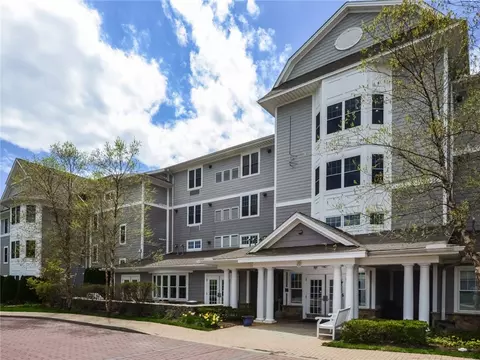 71 Starboard Dr #210, Tiverton, RI 02878