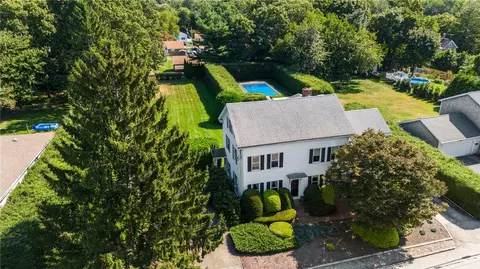 102 Greenwich Ave, Warwick, RI 02886