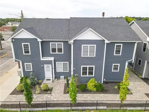 69 Washington St #4, West Warwick, RI 02893