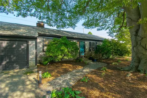 1 Collins Ter, Middletown, RI 02842